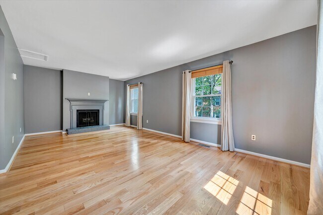 Building Photo - 104 Southampton Ct