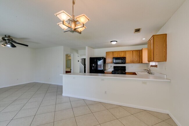 Building Photo - Spacious 4 Bedroom 2.5 Bathroom Home with Covered Patio & Large Backyard