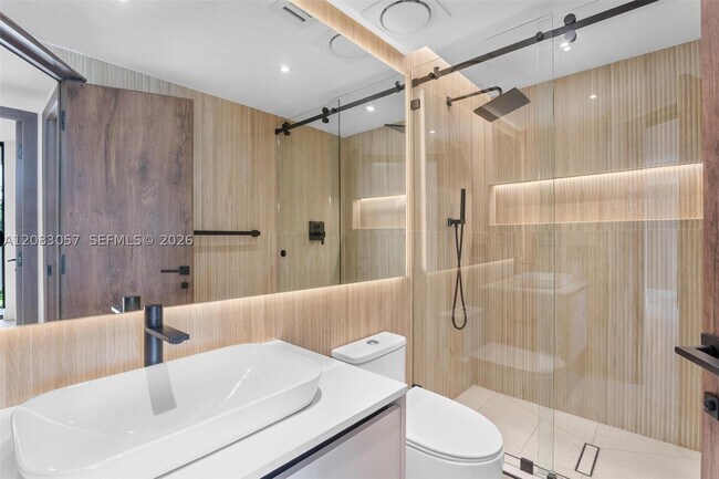 Building Photo - 3610 Yacht Club Dr