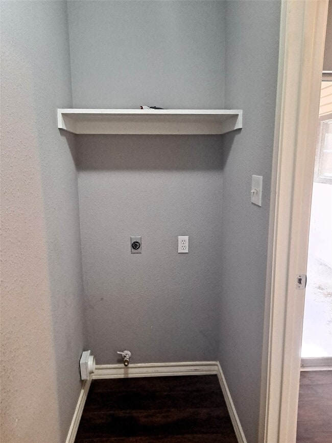 Building Photo - 2917 Bassingham Dr