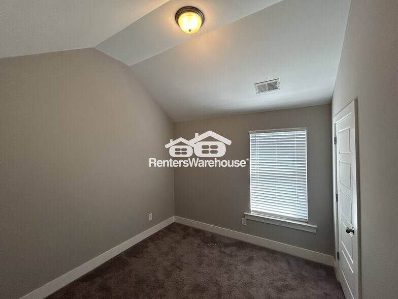 Building Photo - 581 Polo Way