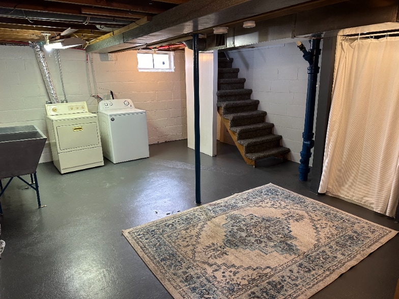 Building Photo - 623 22nd Ave N