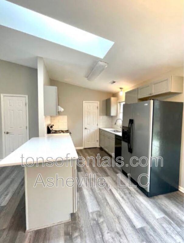 Building Photo - 307 Springfield Ct