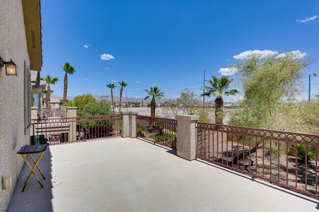 Building Photo - FANTASTIC 3 BEDROOM 2.5 BATH IN NORTH LAS ...