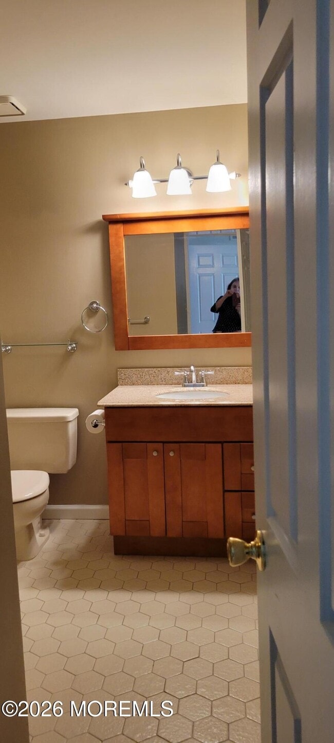 Building Photo - 61 Essex Dr