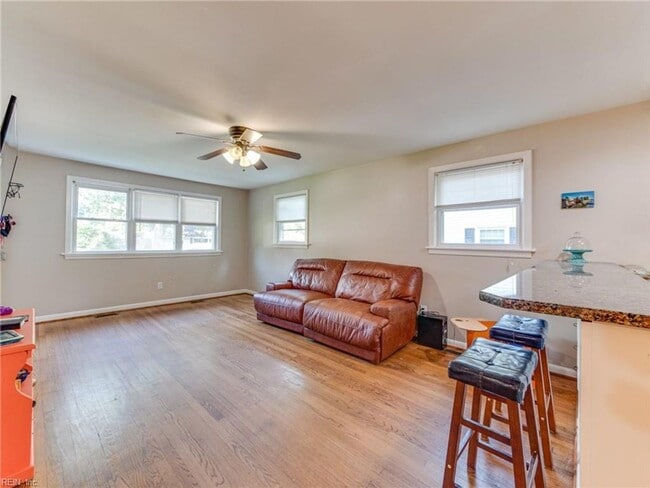 Building Photo - 3 bedroom /2 bathroom- Deer Park Grove