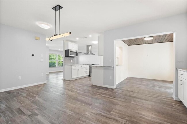 Building Photo - 1804 Oak View Dr