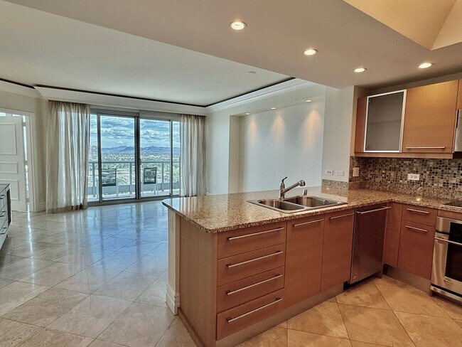 Building Photo - Turnberry Towers East | 17th Floor High-Rise Overlooking The Resort Corridor