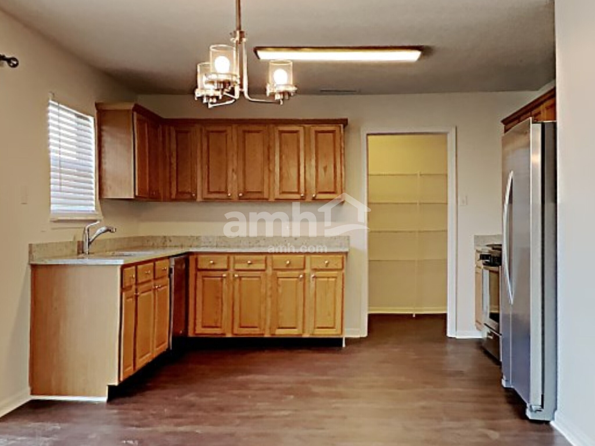 Building Photo - 10890 Clear Spring Dr