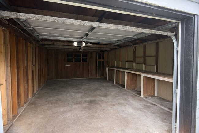 Building Photo - r3008unanderavev