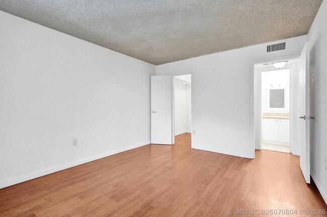 Building Photo - 1805 Sans Souci Blvd