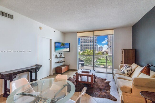 Building Photo - 1060 Brickell Ave