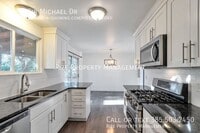 Building Photo - 839 Sir Michael Dr