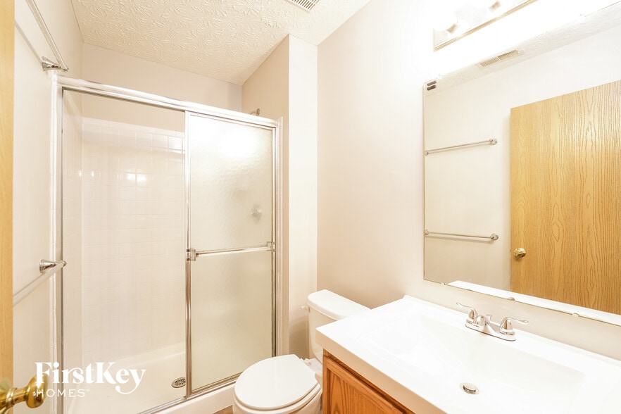 Building Photo - 8333 Mira St