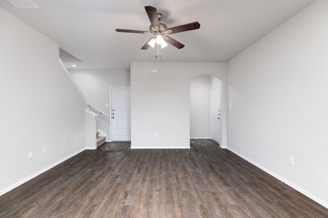 Building Photo - 3 Bedroom, 2.5 Bathroom Duplex in New Brau...