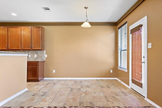 Building Photo - 2302 McCook Dr
