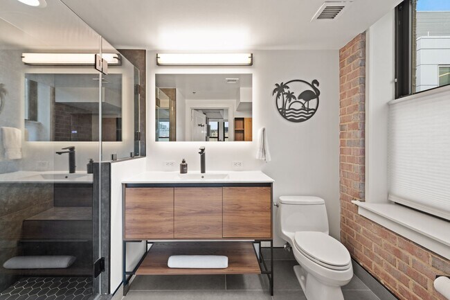 Building Photo - Fully Furnished Designer Loft with Parking & Monument Views!