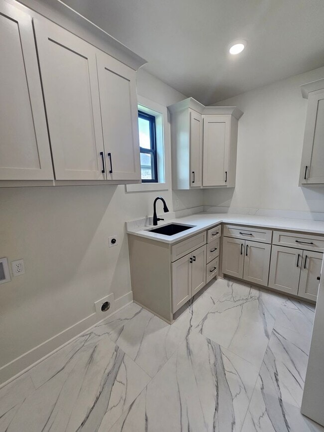 Building Photo - 7233 Havenwood Dr