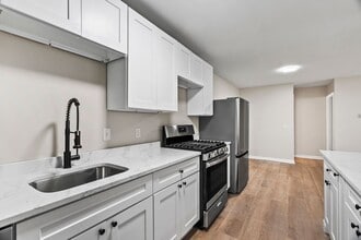 Building Photo - 2-Bed 1.5-Bath Newly Renovated Unit In Cranston!