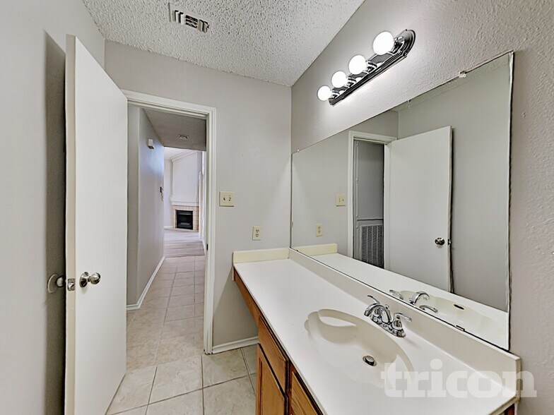 Building Photo - 7947 Flower Trail