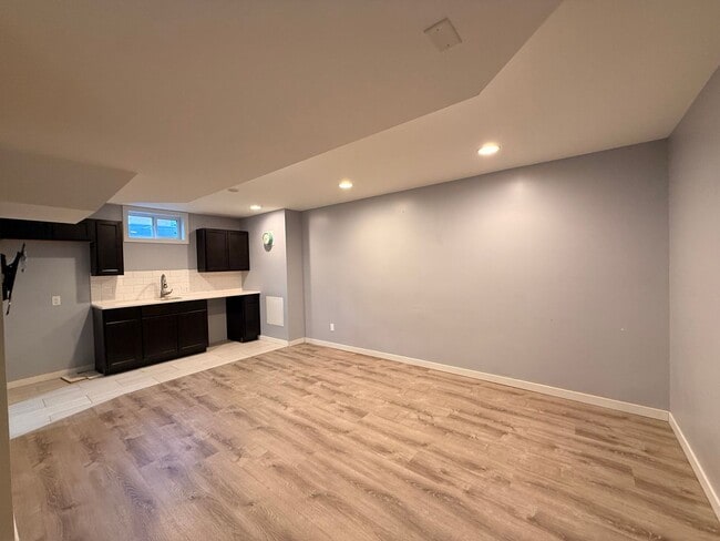 Building Photo - Spacious Twin Lakes Gem!!!