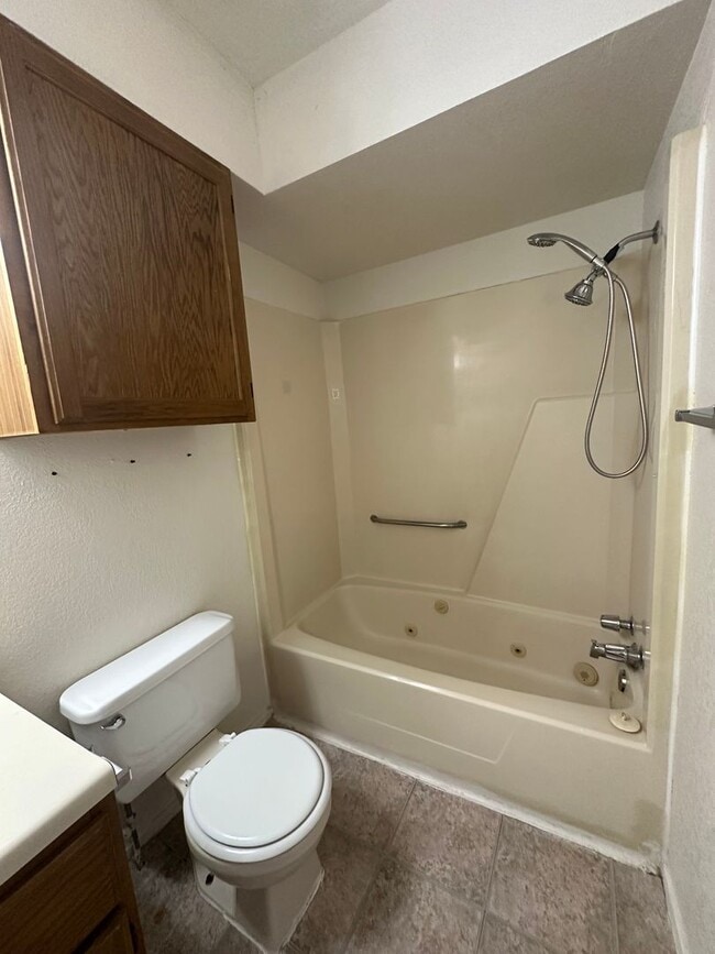 Building Photo - 1311 Eastgate Dr