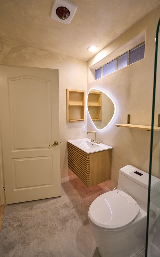 Guest bath - 12060 Hoffman St