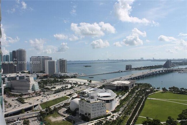 Building Photo - 900 Biscayne Blvd
