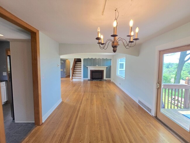 Building Photo - Amazing views overlooking the Raritan River! Commuter delight! Single family home with 2-bedroom,...