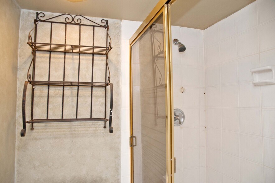 Building Photo - 19216 NE 25th Ave