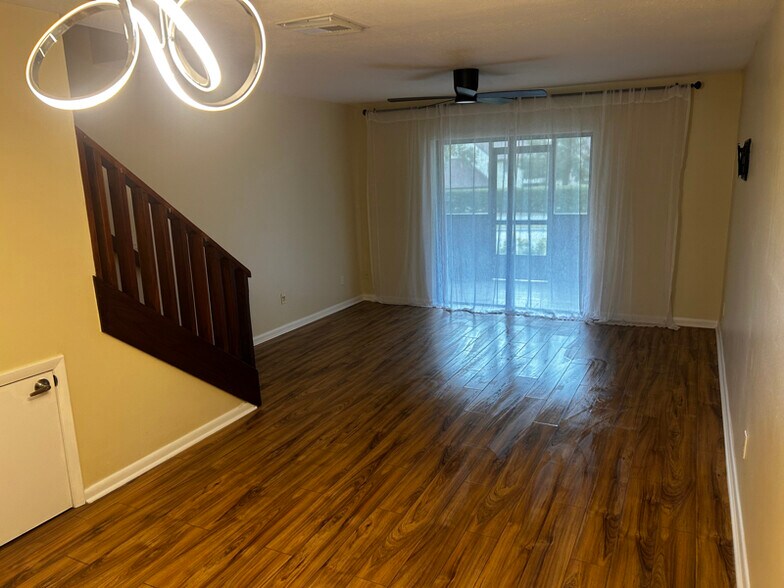 Building Photo - 3583 Whispering Oaks Ln