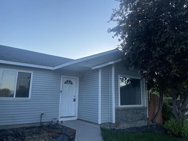 Primary Photo - 3747 S McGuire Pl