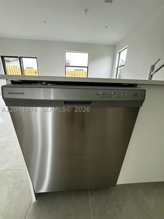 Building Photo - 285 SW 159th Dr