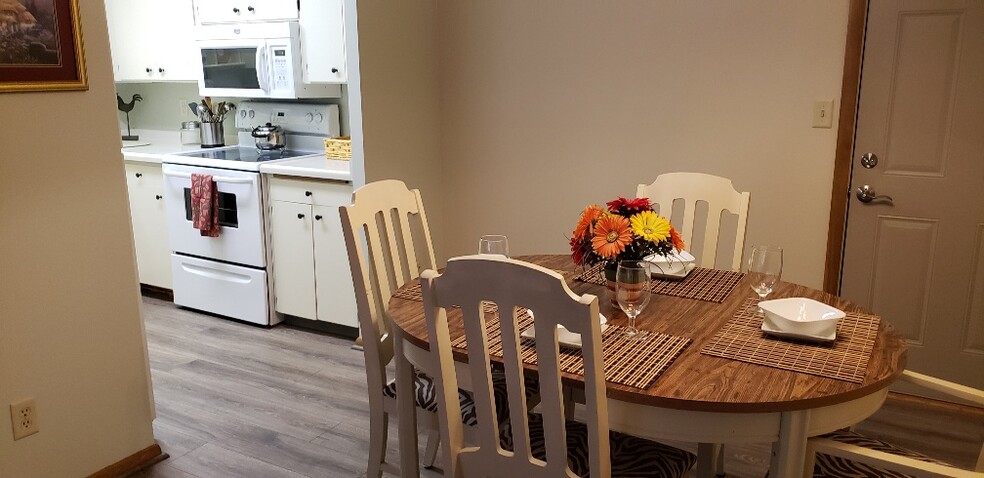 Dining/Kitchen - 410 6th Ave SW