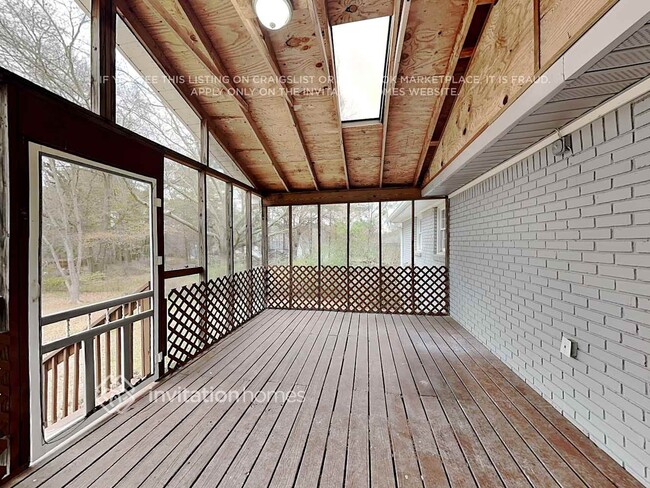 Building Photo - 2280 Sherwood Pl SW