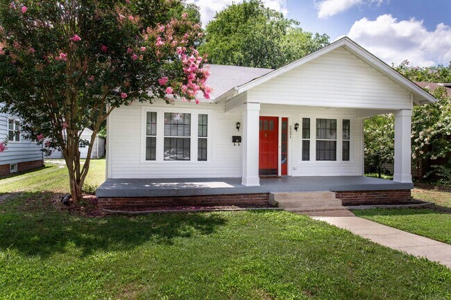 Building Photo - 2231 Blair Blvd