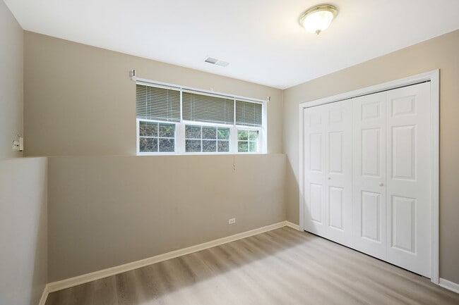 Building Photo - 64 Village Station Ln