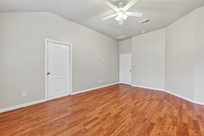 Building Photo - 5623 Brookhollow Oaks Trail