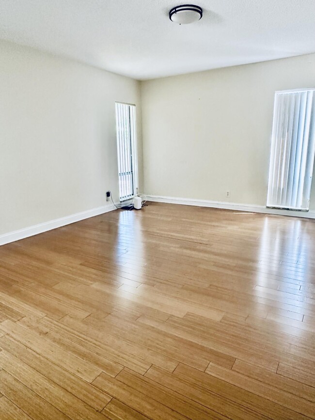 Building Photo - 17768 Maplewood Dr