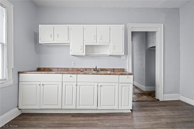 Building Photo - 3455 E 121st St