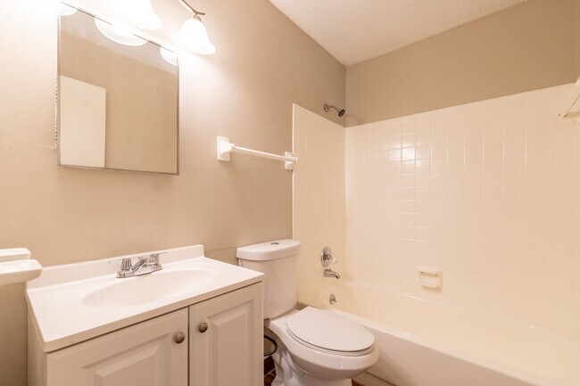 Building Photo - 3869 Winwood Dr