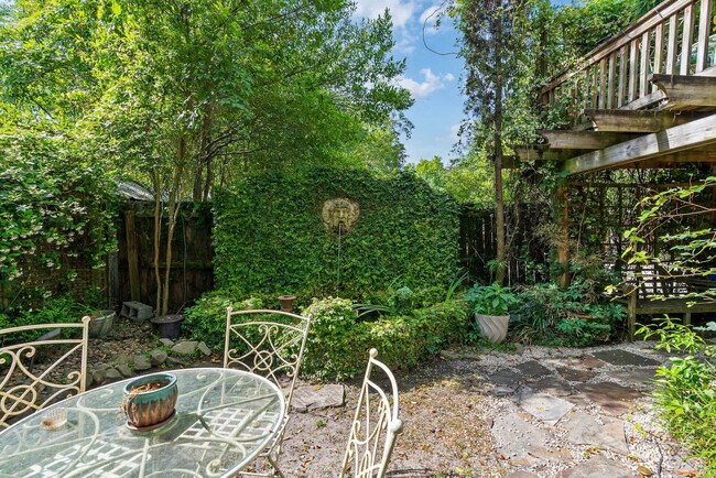 Building Photo - 1023 Crawford St