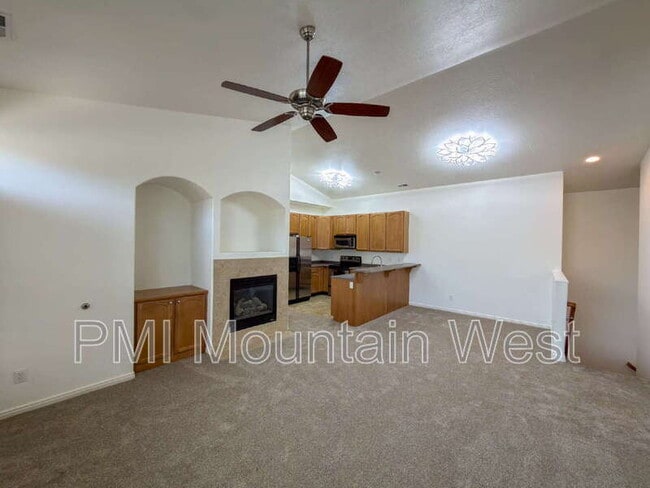 Building Photo - 443 Kent Dr