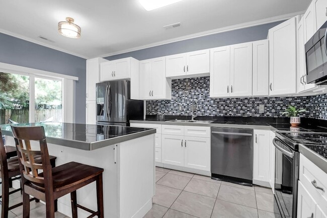Building Photo - 165 Grand Oaks Dr