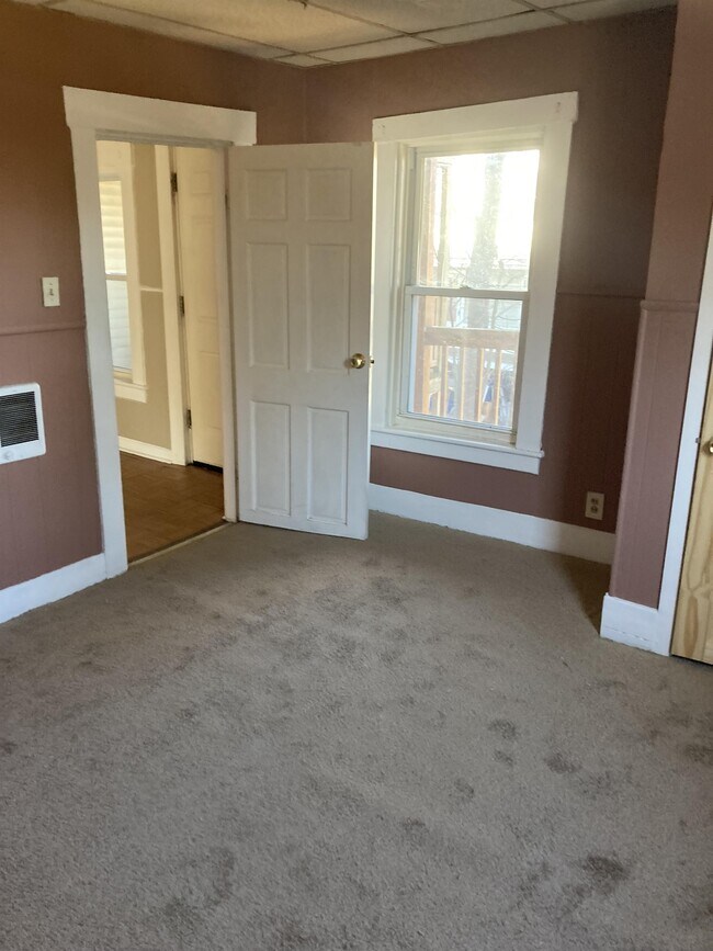 Building Photo - 268 Pleasant St