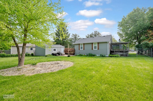 Building Photo - 405 N Bridge St