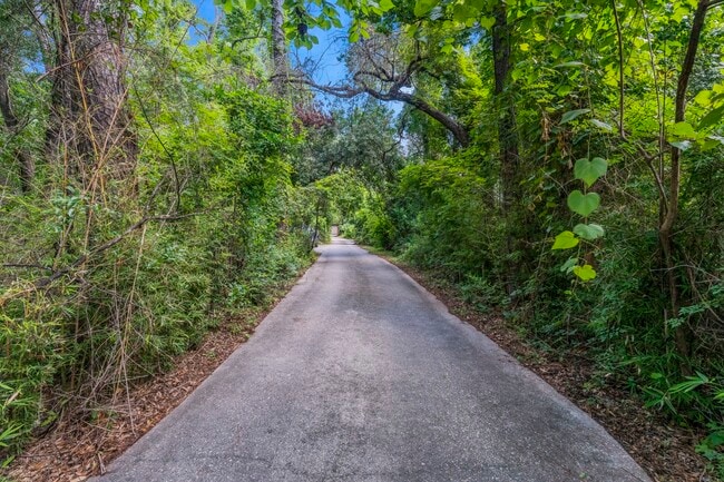 Building Photo - 420 Nursery Rd