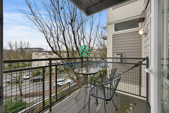 Building Photo - Beautiful 2BR + Den Condo with Garage Parking in Vibrant Downtown Kirkland