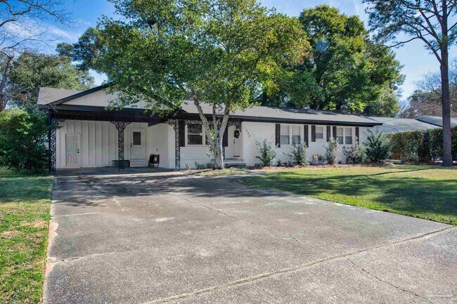 Building Photo - 1800 Foulis Dr