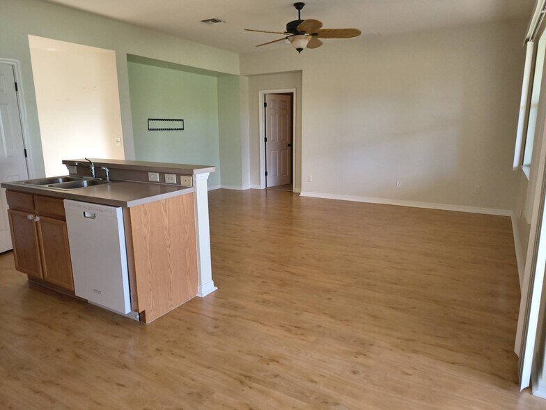 Building Photo - 25199 Chiclayo Ave
